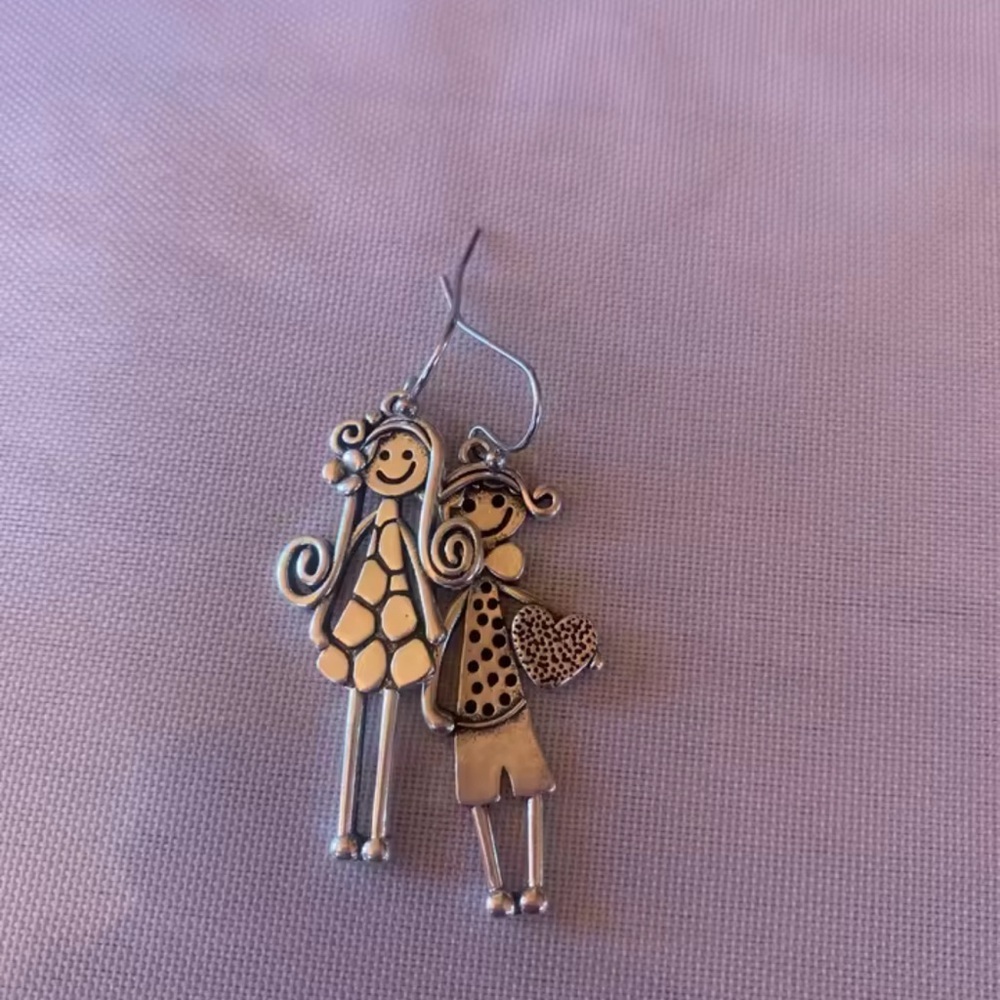 Silver Dangle Earrings – Cute Couple Design
Boy and girl - Picture 10 of 12